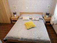 Posteľ alebo postele v izbe v ubytovaní Apartments Lalic