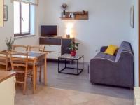 Televízia a/alebo spoločenská miestnosť v ubytovaní Apartment Jasen by Interhome