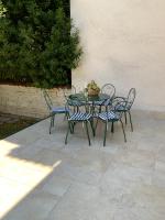 Patio alebo iná vonkajšia časť ubytovania Apartment Provance