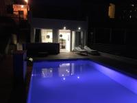 Bazén v ubytovaní Residence top location apt. 1 Marghareta with sea view alebo v jeho blízkosti