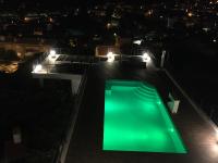 Bazén v ubytovaní Residence top location apt. 1 Marghareta with sea view alebo v jeho blízkosti