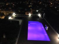 Bazén v ubytovaní Residence top location apt. 1 Marghareta with sea view alebo v jeho blízkosti