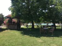 A garden outside Agriturismo La Cascinetta