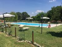 The swimming pool at or close to Agriturismo La Cascinetta