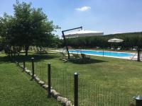 The swimming pool at or close to Agriturismo La Cascinetta