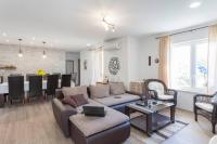 Posedenie v ubytovaní House Arija