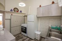 A kitchen or kitchenette at Xατζηράδος