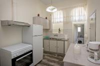 A kitchen or kitchenette at Xατζηράδος