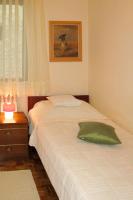 Posteľ alebo postele v izbe v ubytovaní Apartment Maslina by Interhome
