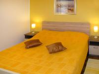 Posteľ alebo postele v izbe v ubytovaní Apartment Maslina by Interhome