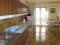Kuchyňa alebo kuchynka v ubytovaní Apartment Maslina by Interhome