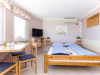 Televízia a/alebo spoločenská miestnosť v ubytovaní Holiday Home Filip & Katja by Interhome