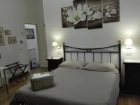 A bed or beds in a room at Napoli Pietrasanta LT