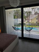 Bazén v ubytovaní Aprum Apartments 12C alebo v jeho blízkosti