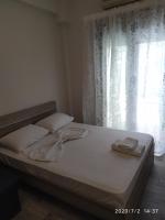 Posteľ alebo postele v izbe v ubytovaní Ethra luxury studios