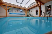 Bazén v ubytování Holiday Home Kvitek nebo v jeho okolí