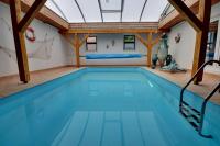 Bazén v ubytování Holiday Home Kvitek nebo v jeho okolí