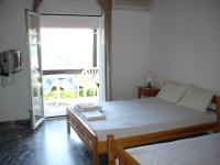 Postel nebo postele na pokoji v ubytování ilias appartements tsaprounis