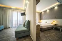Postel nebo postele na pokoji v ubytování Porto Kalamaki Hotel