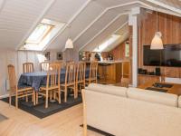 Kuchyň nebo kuchyňský kout v ubytování Holiday Home Pøt Strandby IX