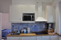 A kitchen or kitchenette at Calise guest house B senza balcone