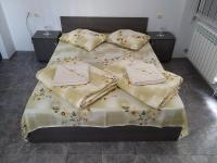 Postel nebo postele na pokoji v ubytování Hotel Rositsa