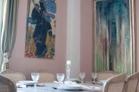 Posedenie v ubytovaní Marys Art and Cultural House 100meters from the beach