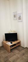 Televízia a/alebo spoločenská miestnosť v ubytovaní Zadar Street Apartments and Room