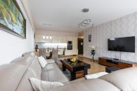 Telewizja i/lub zestaw kina domowego w obiekcie Apartamenty Granitica Zakopane