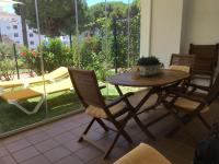 Posedenie v ubytovaní MI CAPRICHO, Beachfront, Grownfloor, Private Garden & Terrace