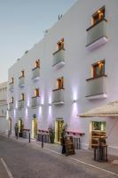 un revestimiento del exterior de un edificio en Hotel Antantie, en Conil de la Frontera