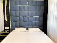 Postel nebo postele na pokoji v ubytování Orange Airport Hotel