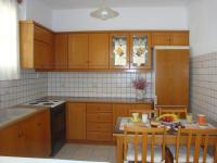 Kuchyň nebo kuchyňský kout v ubytování 'Naxian family apartment'