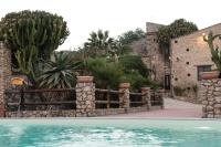 Bazén v ubytovaní Agriturismo Baglio Làuria alebo v jeho blízkosti