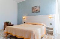 Posteľ alebo postele v izbe v ubytovaní Hotel Riviera