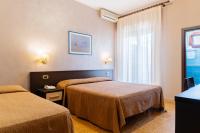 Posteľ alebo postele v izbe v ubytovaní Hotel Riviera