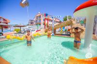 Bazén v ubytování Apartamentos Turísticos Playa Mar I nebo v jeho okolí