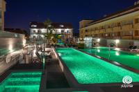 Bazén v ubytování Apartamentos Turísticos Playa Mar I nebo v jeho okolí