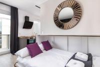 Łóżko lub łóżka w pokoju w obiekcie Modern City Center Apartments by Noclegi Renters
