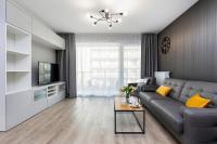 Telewizja i/lub zestaw kina domowego w obiekcie Modern City Center Apartments by Noclegi Renters