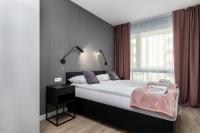 Łóżko lub łóżka w pokoju w obiekcie Modern City Center Apartments by Noclegi Renters