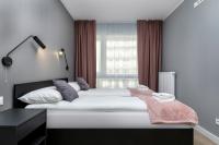 Łóżko lub łóżka w pokoju w obiekcie Modern City Center Apartments by Noclegi Renters