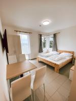 Chaty a Apartmány Hracholusky Kemp Kosatkaにあるベッド