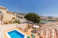 Basen w obiekcie Villa Oliva Nerja - Luxury Redesign & Private Pool lub w pobliżu