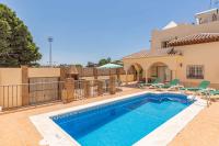 Basen w obiekcie Villa Oliva Nerja - Luxury Redesign & Private Pool lub w pobliżu