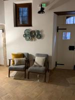 A seating area at Aurora Medieval House