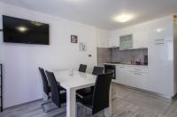 Kuchyňa alebo kuchynka v ubytovaní Private Holliday Apartment
