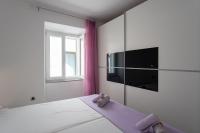 Televízia a/alebo spoločenská miestnosť v ubytovaní Private Holliday Apartment