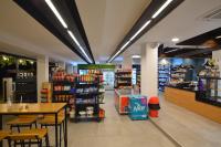 Supermarket nebo jiné obchody v  apartmánu nebo okolí