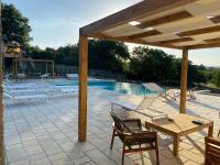 Bazén v ubytovaní Agriturismo La Noce alebo v jeho blízkosti